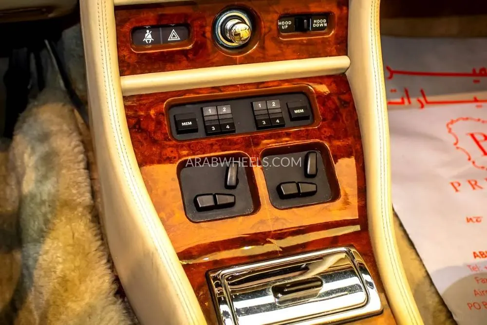 Rolls Royce Corniche 1985 for Sale in Abu Dhabi Image-7