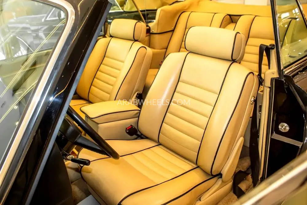 Rolls Royce Corniche 1985 for Sale in Abu Dhabi Image-9