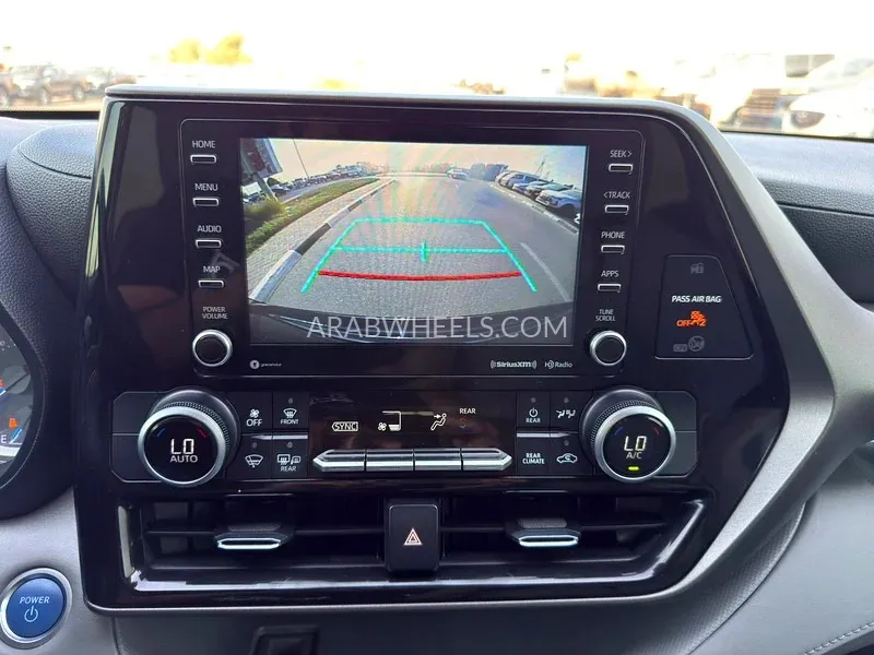 Toyota Grand Highlander 2020 for Sale in Dubai Image-3