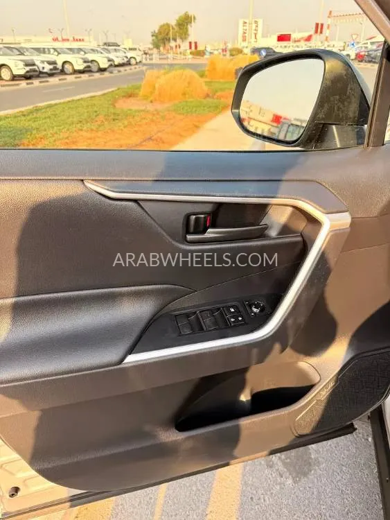 تويوتا راف 4 2019 for Sale in دبي Image-9