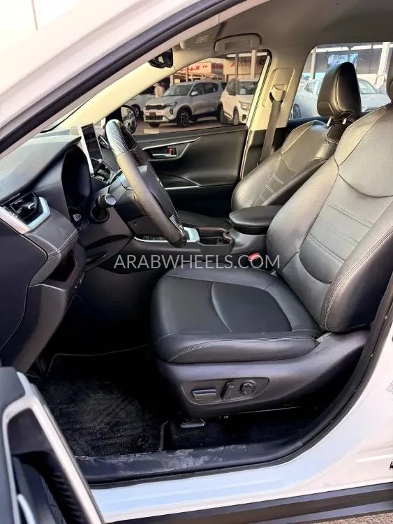 Toyota Rav4 2019 for Sale in Dubai Image-18