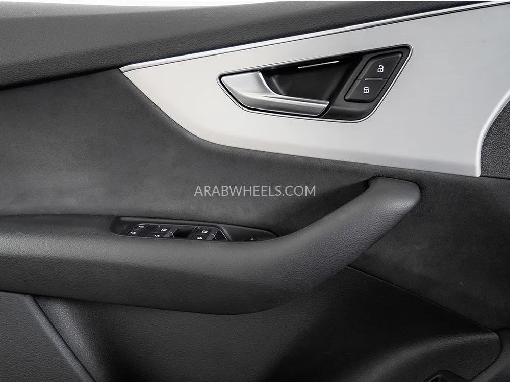 Audi Q7 2023 for Sale in Dubai Image-10