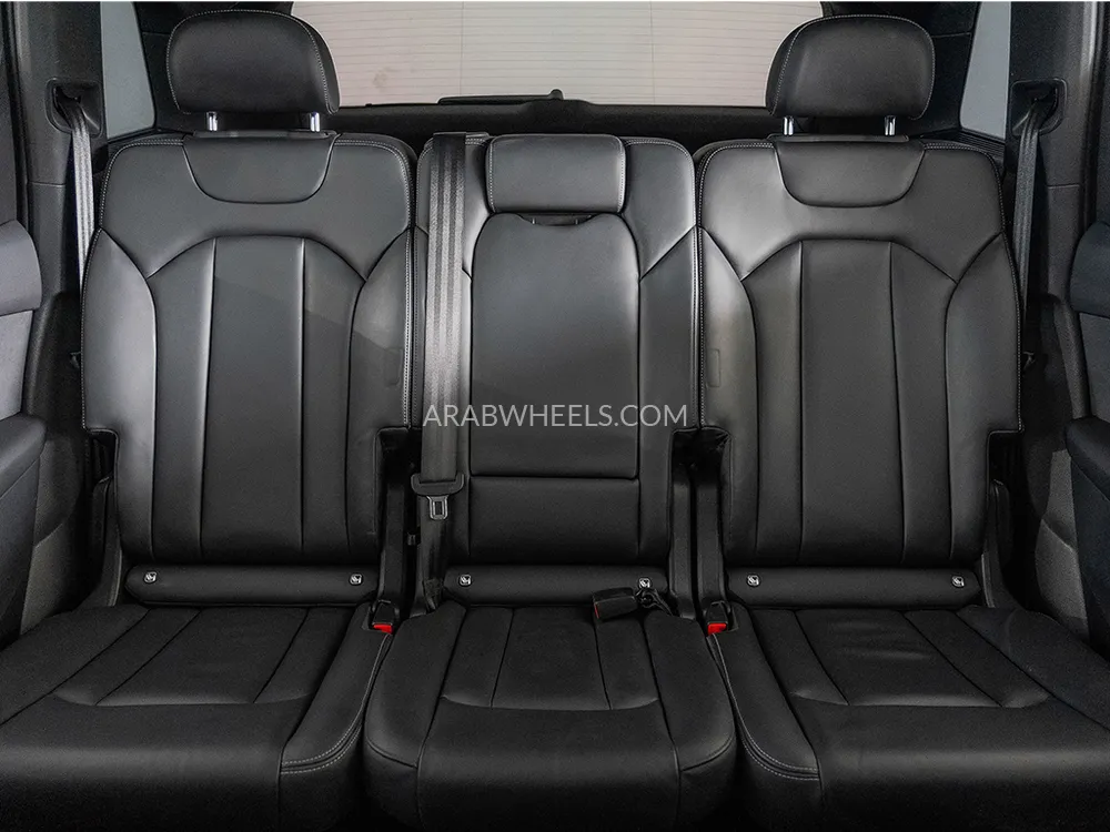 Audi Q7 2023 for Sale in Dubai Image-11