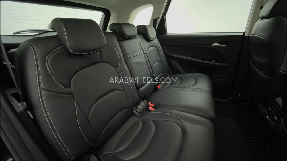 Chevrolet Captiva 2023 for Sale in Dubai Image-27