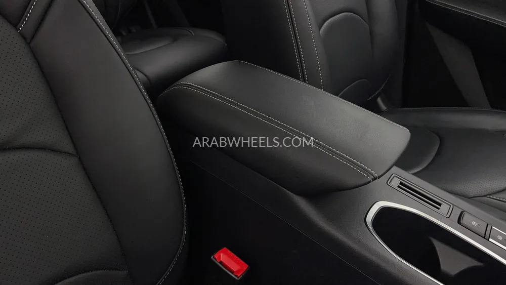 Chevrolet Captiva 2023 for Sale in Dubai Image-37