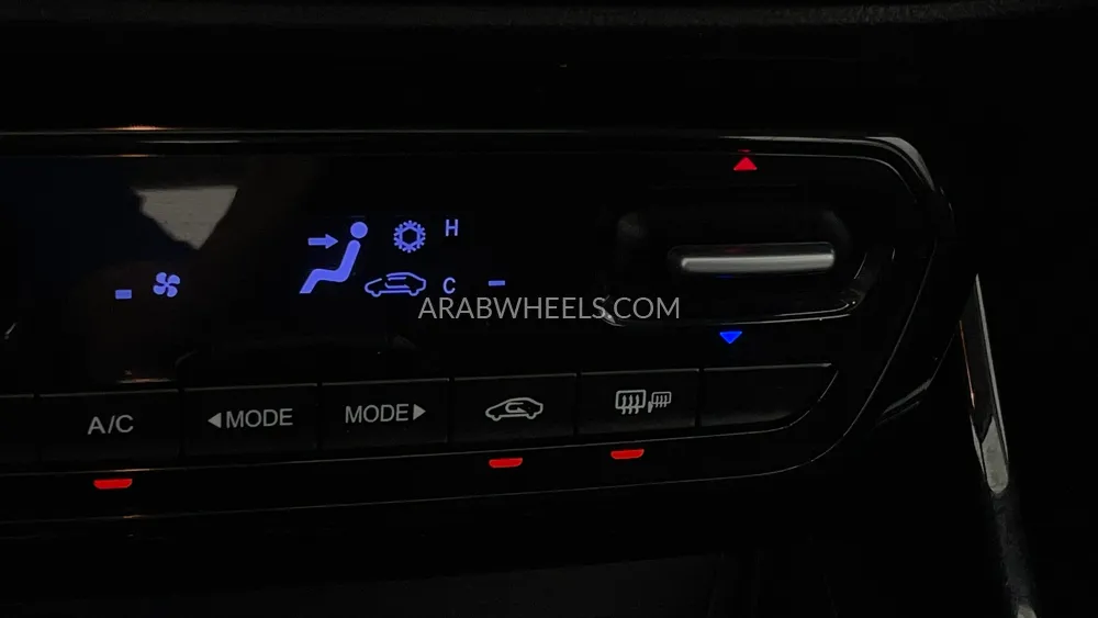 Chevrolet Captiva 2023 for Sale in Dubai Image-43