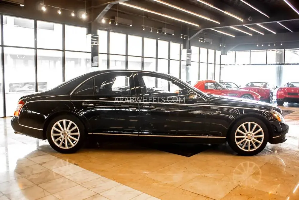 مايباخ 57 2012 for Sale in أبو ظبي Image-3