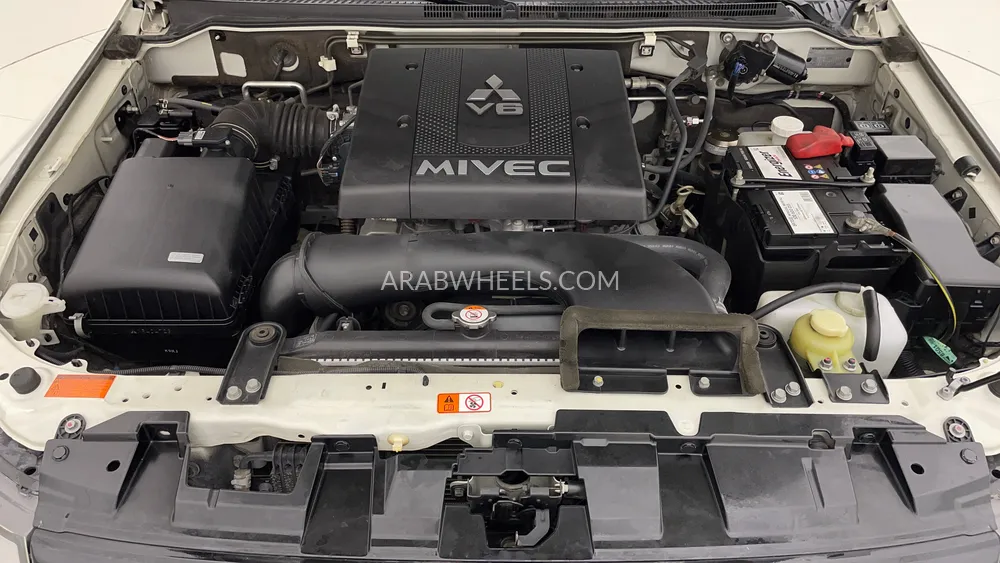 Mitsubishi Pajero 2020 for Sale in Dubai Image-9