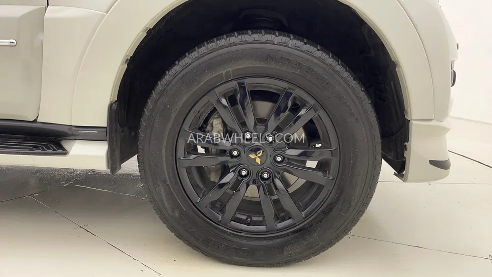 Mitsubishi Pajero 2020 for Sale in Dubai Image-10