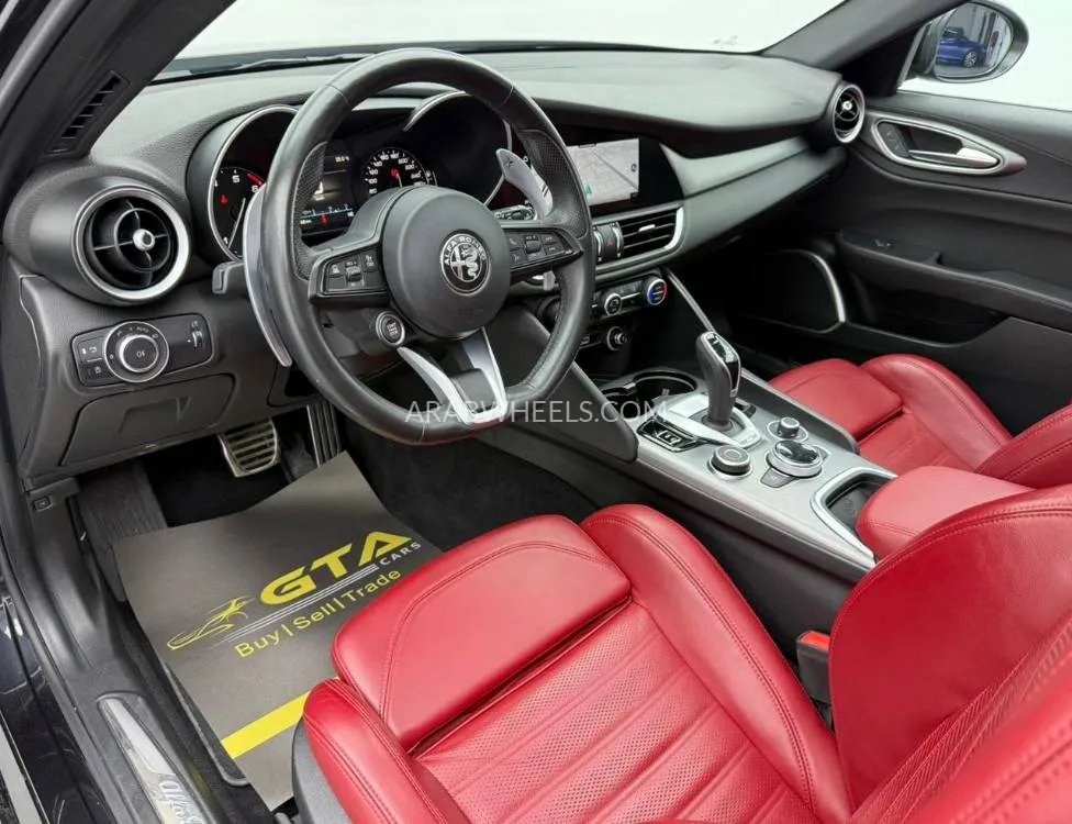 Alfa Romeo Giulia 2023 for Sale in Dubai Image-11