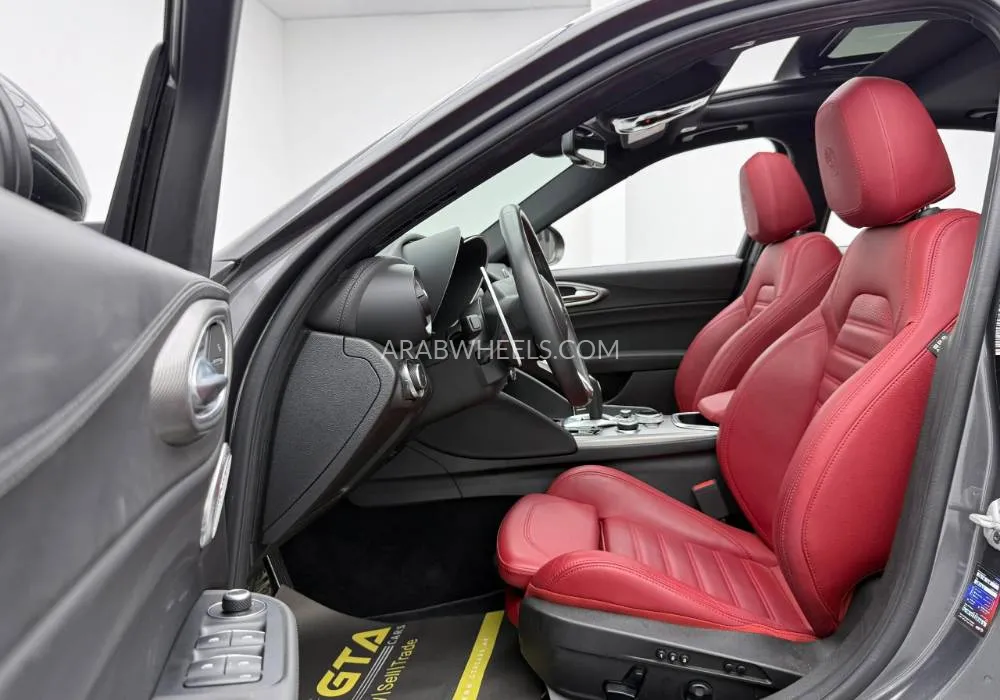 Alfa Romeo Giulia 2024 for Sale in Dubai Image-16