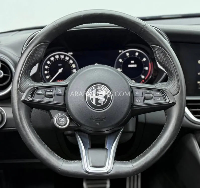 الفا روميو جوليا 2024 for Sale in دبي Image-7