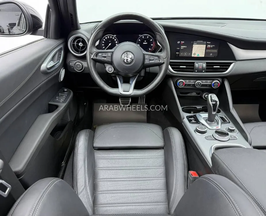 الفا روميو جوليا 2024 for Sale in دبي Image-8