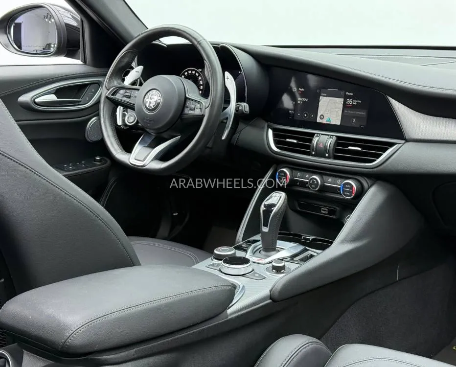 الفا روميو جوليا 2024 for Sale in دبي Image-10