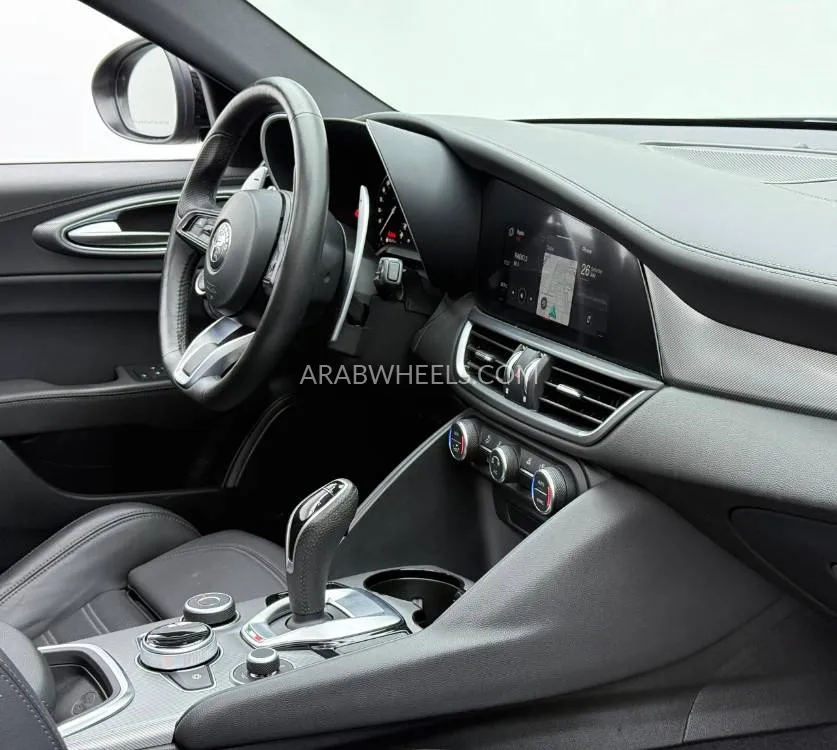 الفا روميو جوليا 2024 for Sale in دبي Image-13