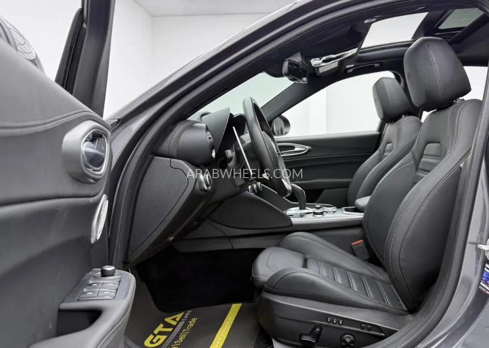 الفا روميو جوليا 2024 for Sale in دبي Image-15