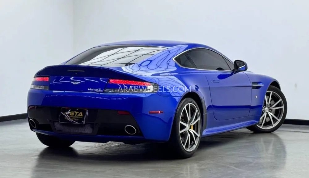Aston Martin Vantage 2015 for Sale in Dubai Image-4