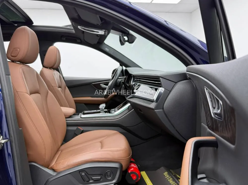 Audi Q7 2021 for Sale in Dubai Image-10