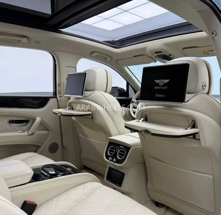 بينتلي بينتايجا 2019 for Sale in دبي Image-16