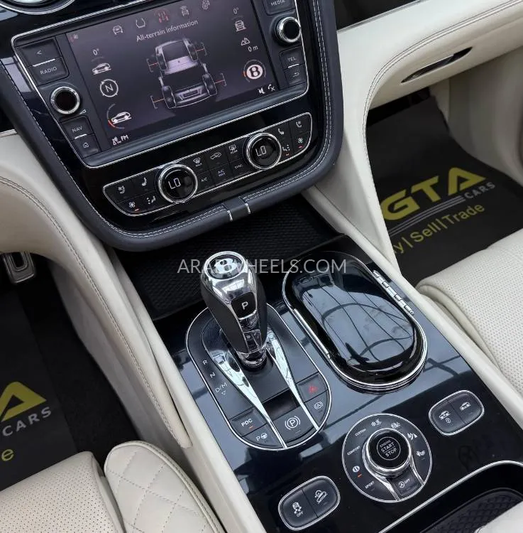 بينتلي بينتايجا 2019 for Sale in دبي Image-18