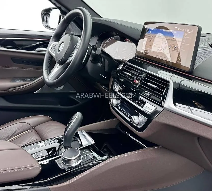 بي إم دبليو الفئة الخامسة 2023 for Sale in دبي Image-12