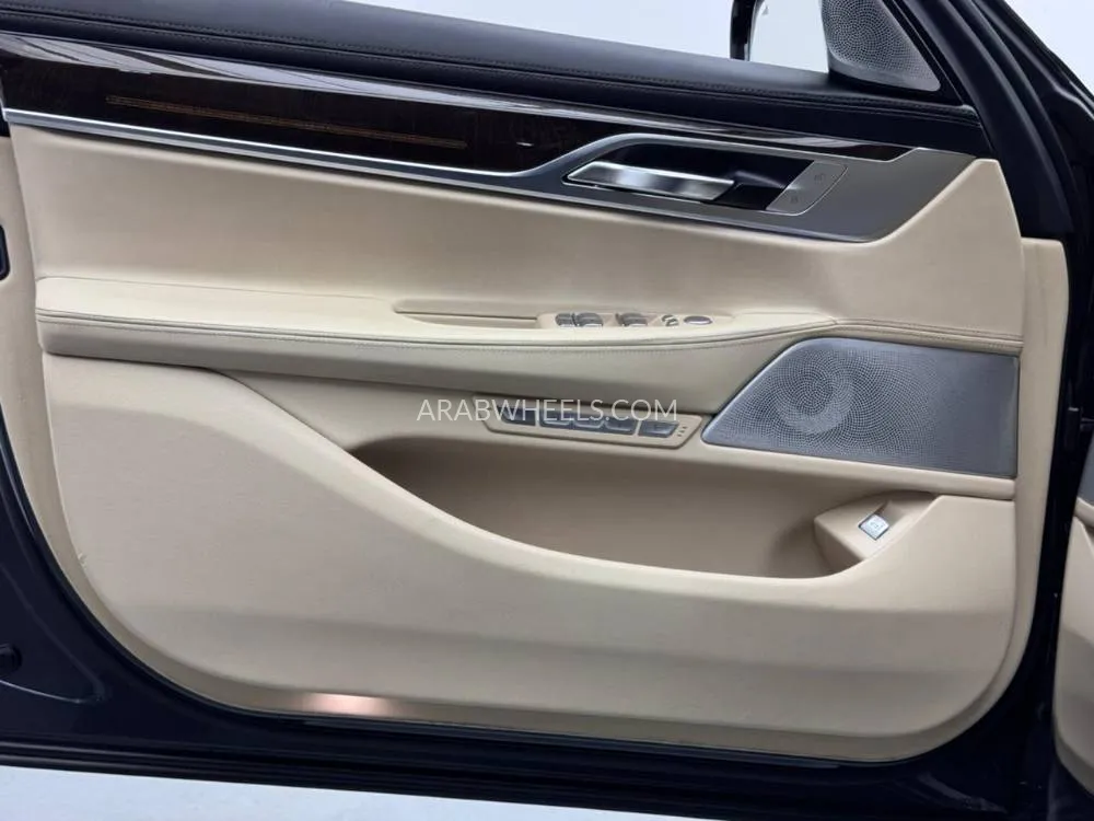 بي إم دبليو الفئة السابعة 2016 for Sale in دبي Image-19