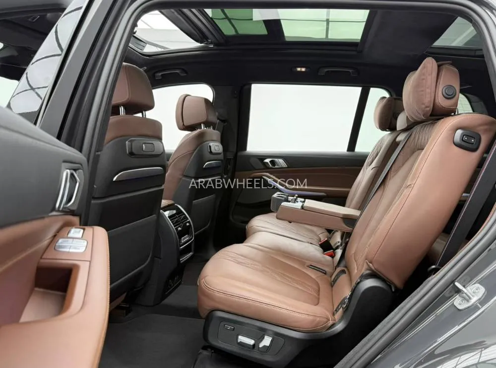 BMW X7 2024 for Sale in Dubai Image-18