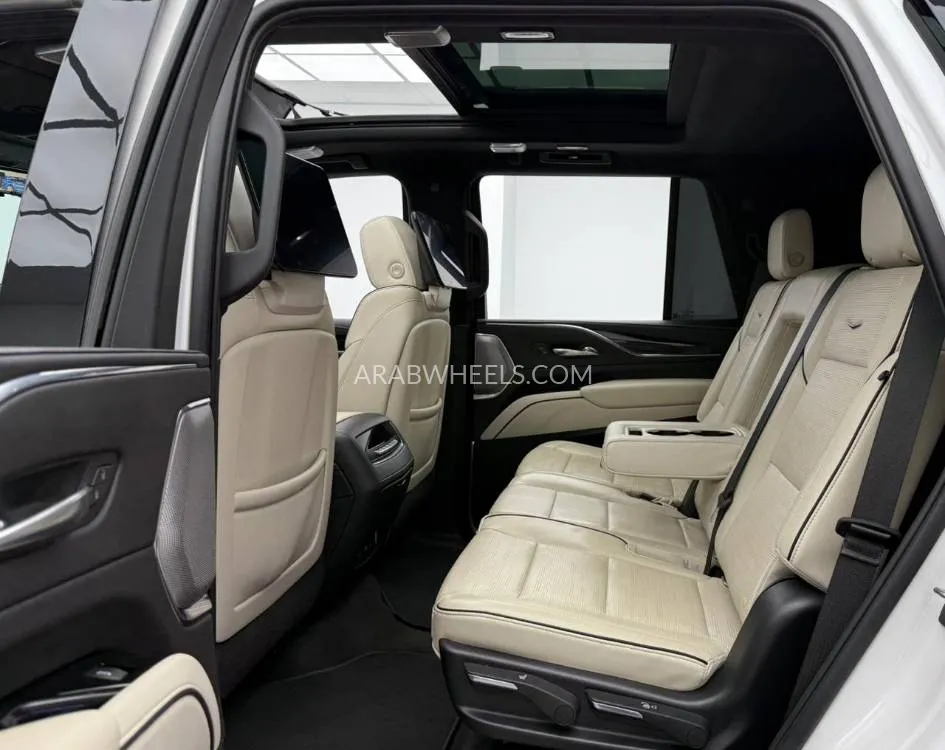 Cadillac Escalade 2022 for Sale in Dubai Image-19