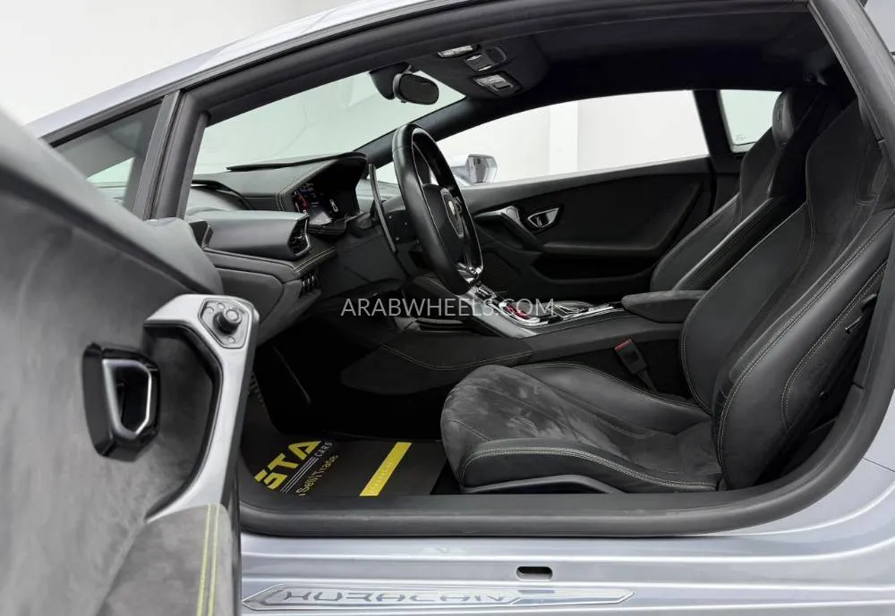 Lamborghini Huracan 2016 for Sale in Dubai Image-11