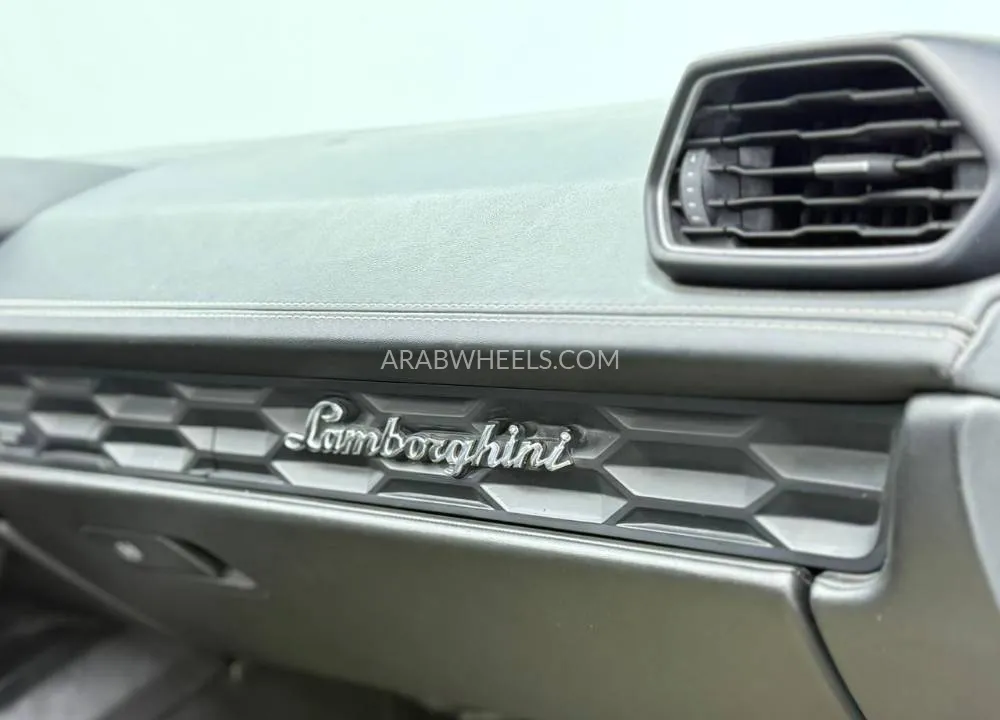 Lamborghini Huracan 2017 for Sale in Dubai Image-9