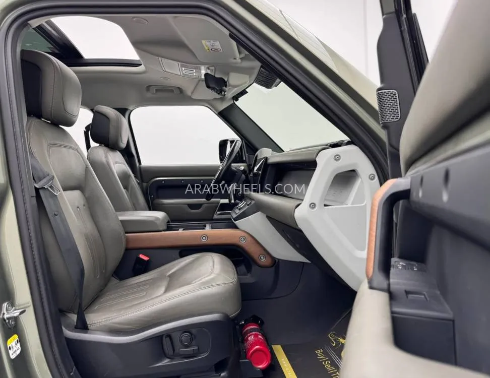 Land Rover Defender 2022 for Sale in Dubai Image-12