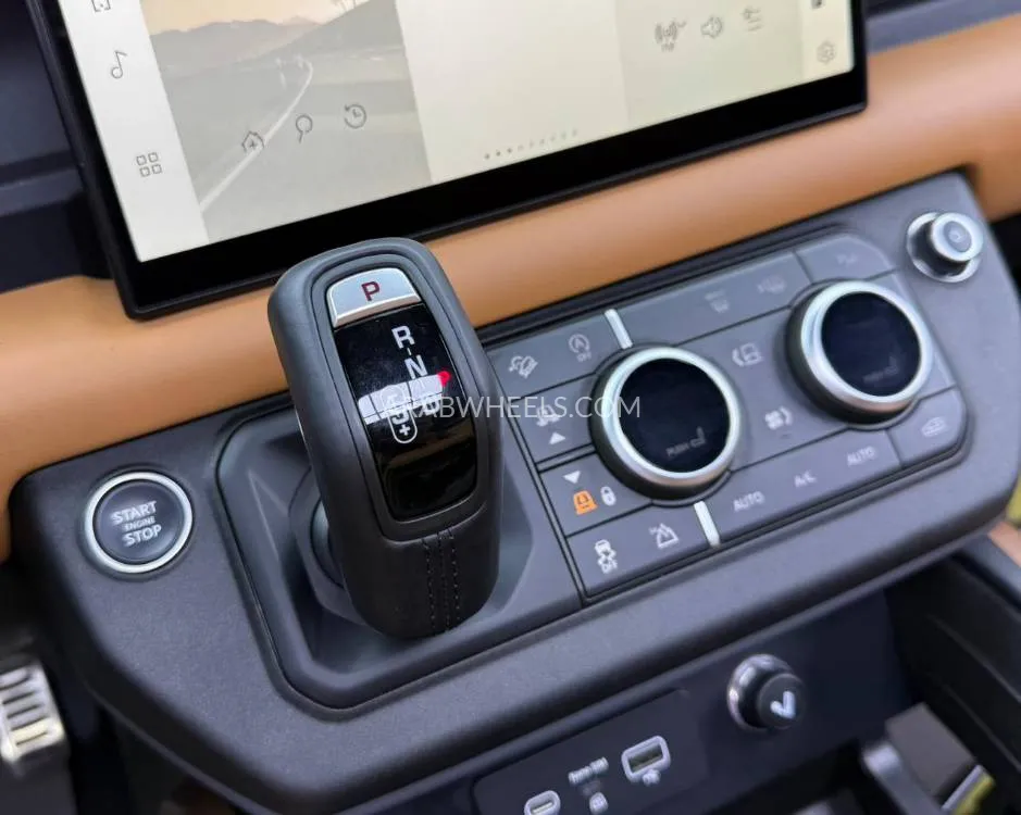 Land Rover Defender 2024 for Sale in Dubai Image-17