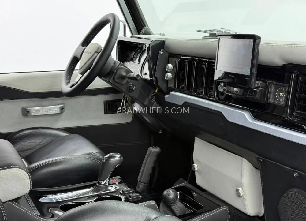 لاند روفر ديفندر 1988 for Sale in دبي Image-10