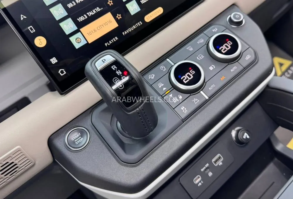لاند روفر ديفندر 2023 for Sale in دبي Image-9
