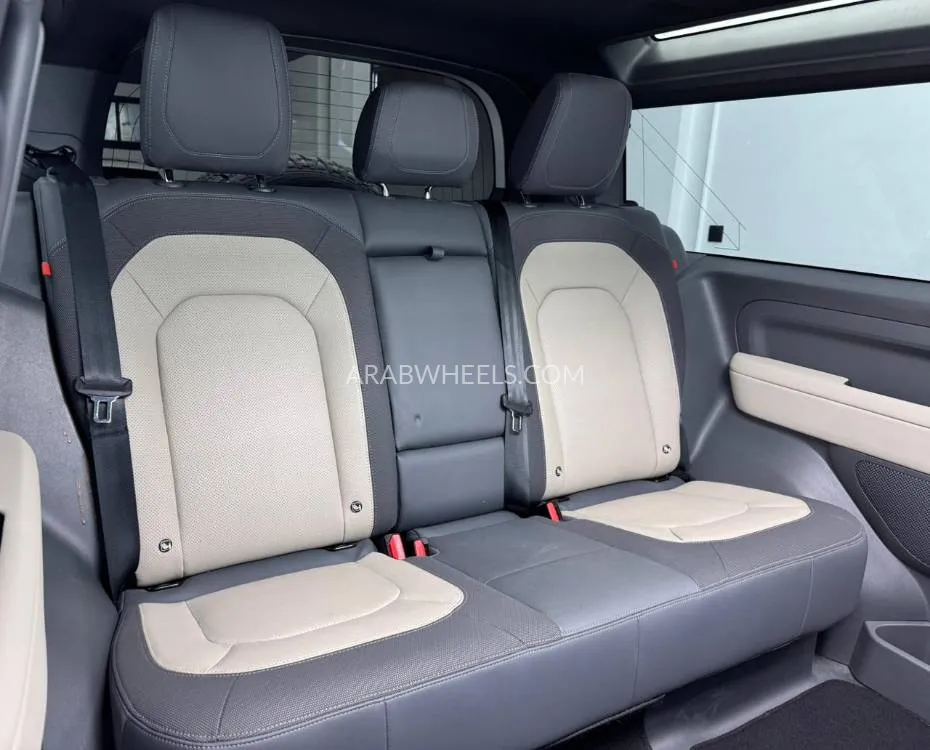 لاند روفر ديفندر 2023 for Sale in دبي Image-14