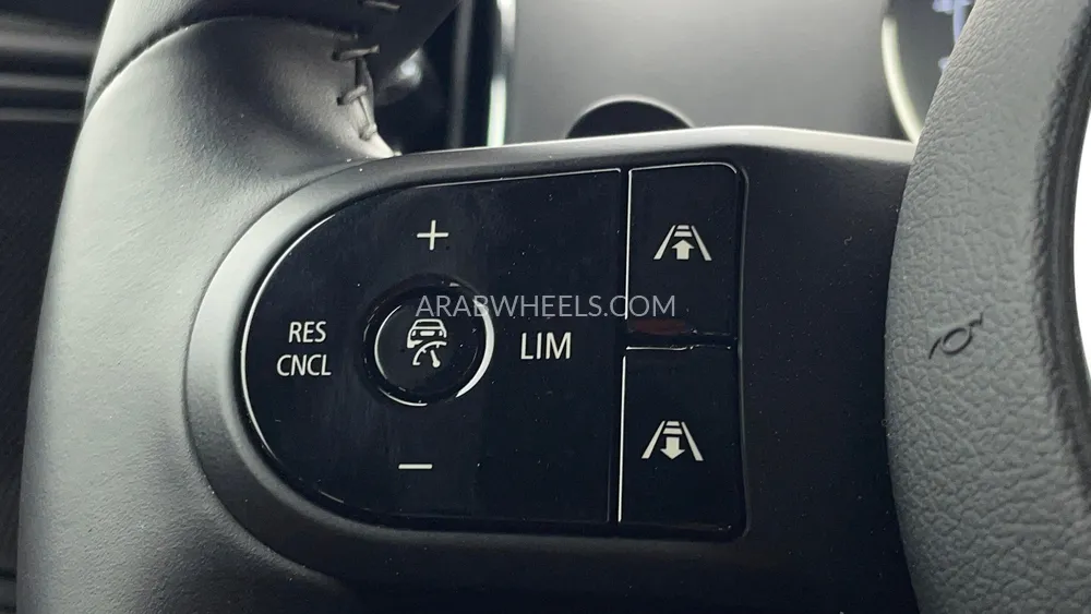 ميني كانتريمان 2023 for Sale in دبي Image-49