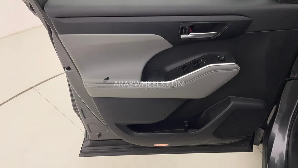 Toyota Highlander 2023 for Sale in Dubai Image-19