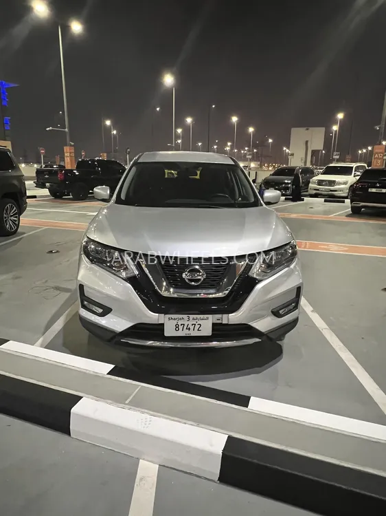 Nissan Rogue 2017 for Sale in Dubai Image-2