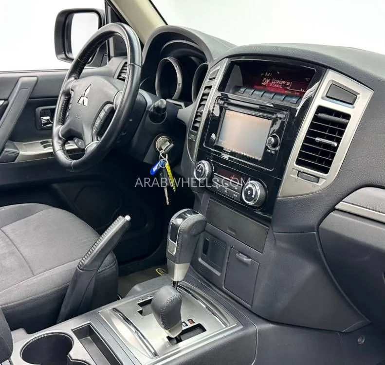 Mitsubishi Pajero 2022 for Sale in Dubai Image-12