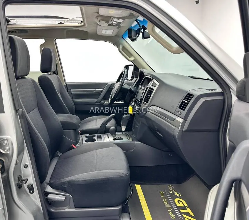 Mitsubishi Pajero 2022 for Sale in Dubai Image-17