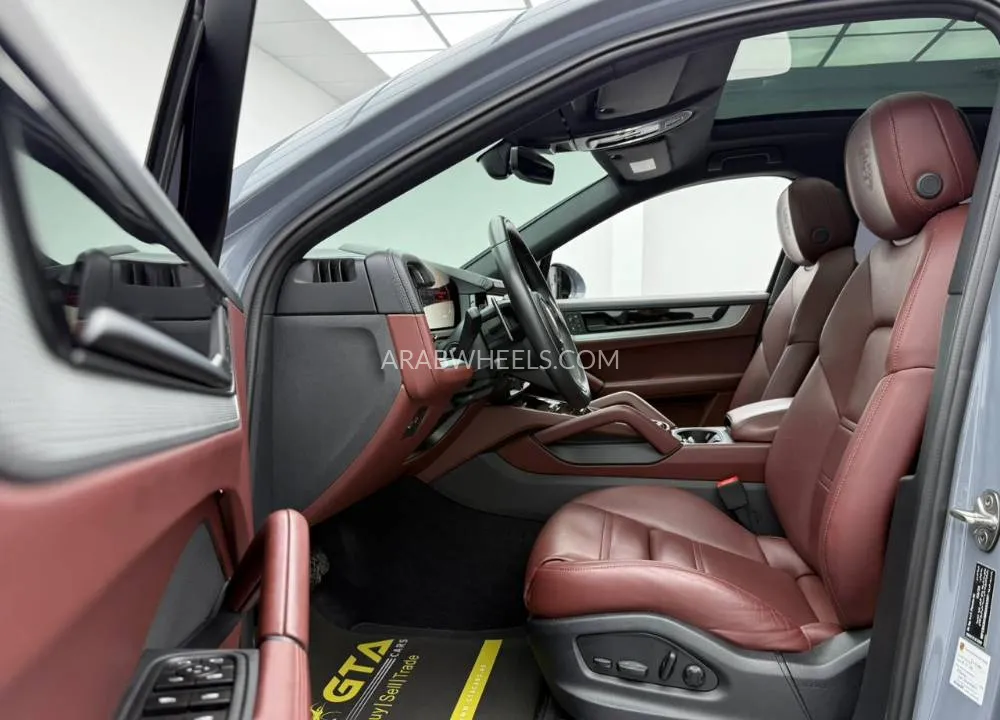 Porsche Cayenne 2024 for Sale in Dubai Image-8