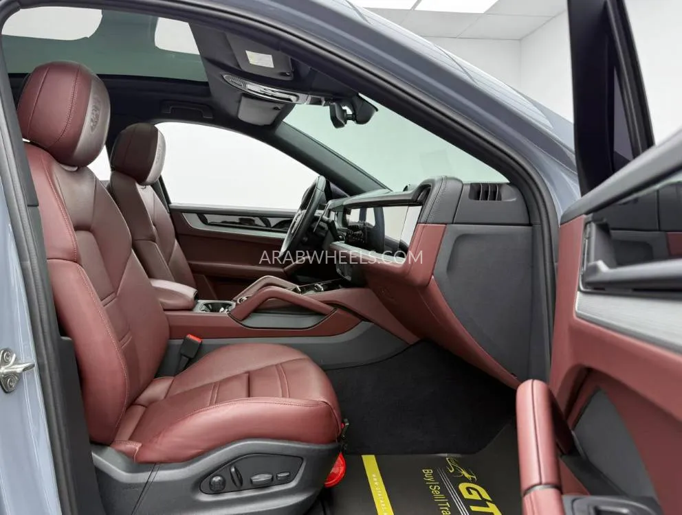 Porsche Cayenne 2024 for Sale in Dubai Image-9