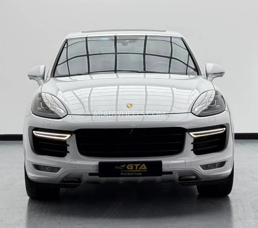 Porsche Cayenne 2016 for Sale in Dubai Image-2