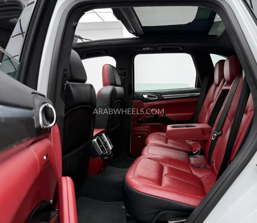 Porsche Cayenne 2016 for Sale in Dubai Image-18