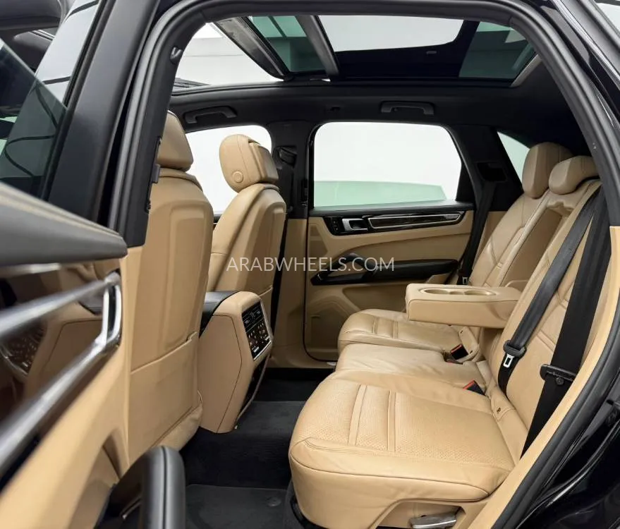 Porsche Cayenne 2018 for Sale in Dubai Image-16