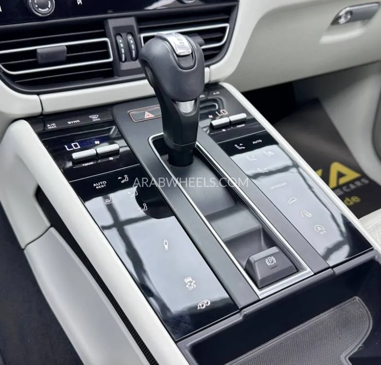 Porsche Macan 2022 for Sale in Dubai Image-14