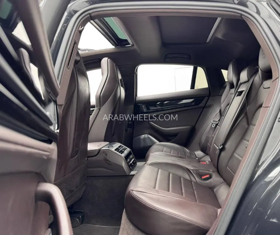 بورشه باناميرا 2025 for Sale in دبي Image-13