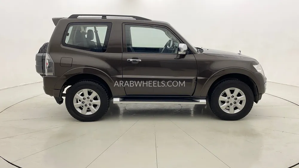 Mitsubishi Pajero 2017 for Sale in Dubai Image-2