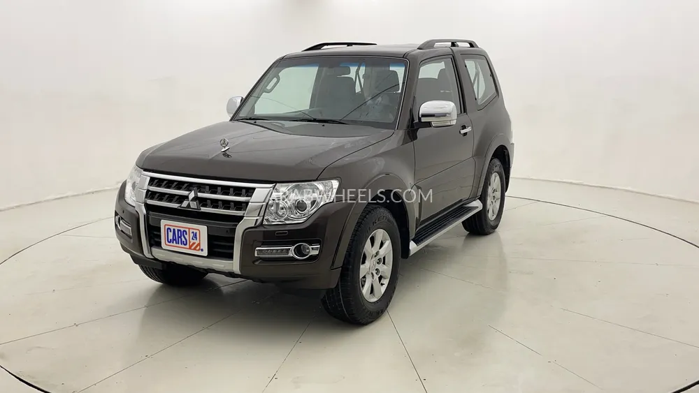 Mitsubishi Pajero 2017 for Sale in Dubai Image-7