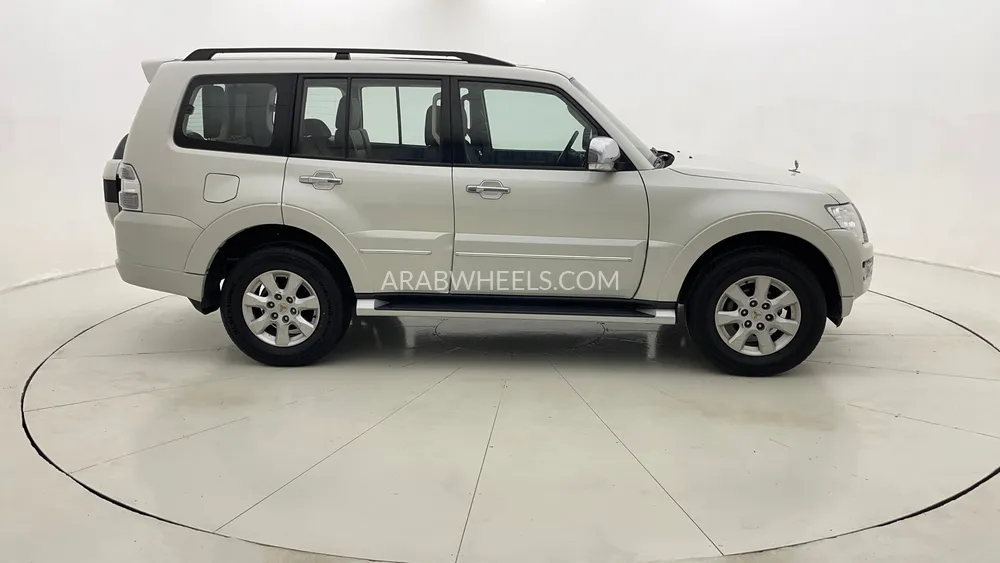 Mitsubishi Pajero 2022 for Sale in Dubai Image-2